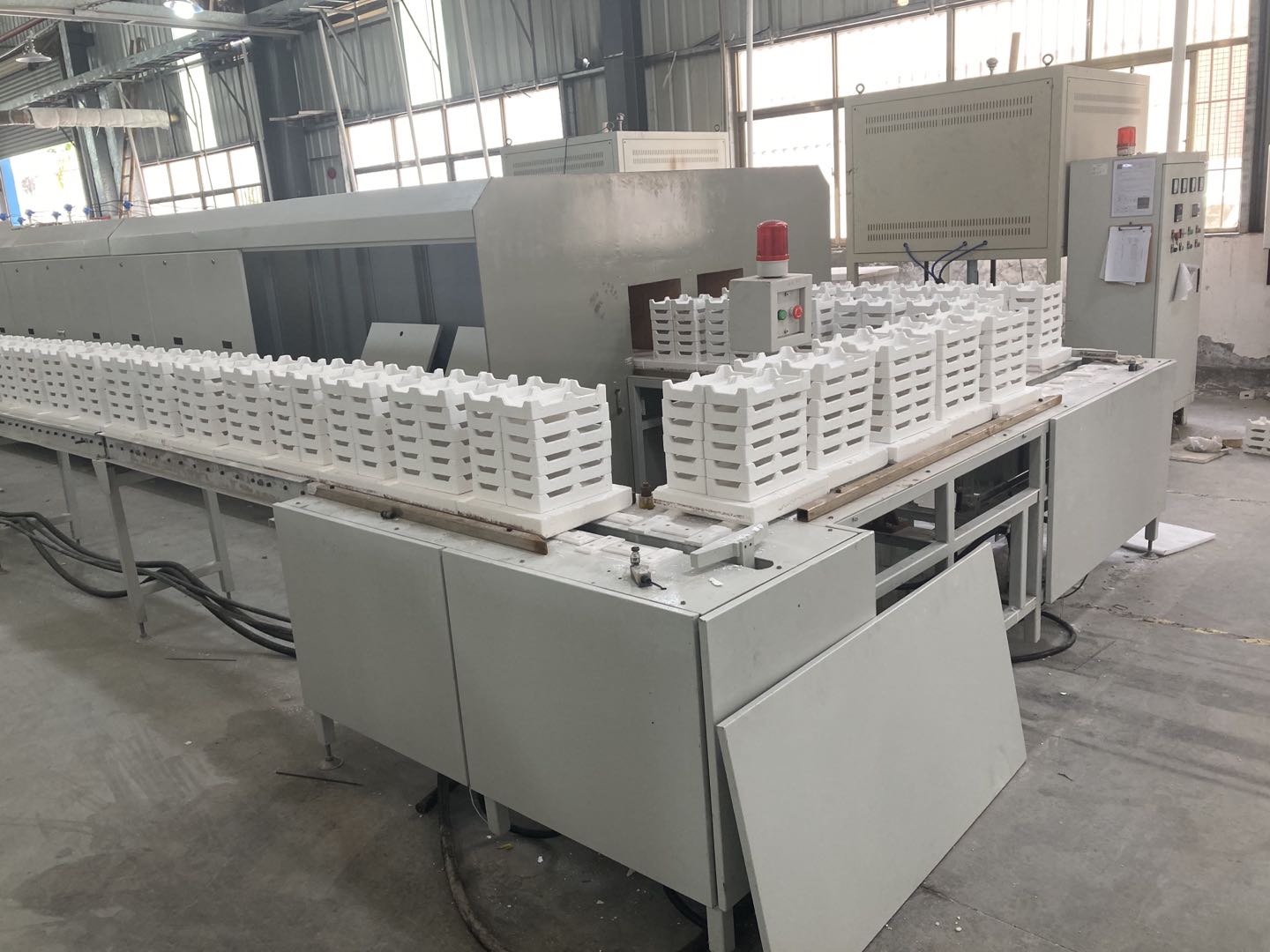 RTB-1700℃系(xi)列氧化鋁基(ji)片燒結(jié)(jie)窯(yao)2